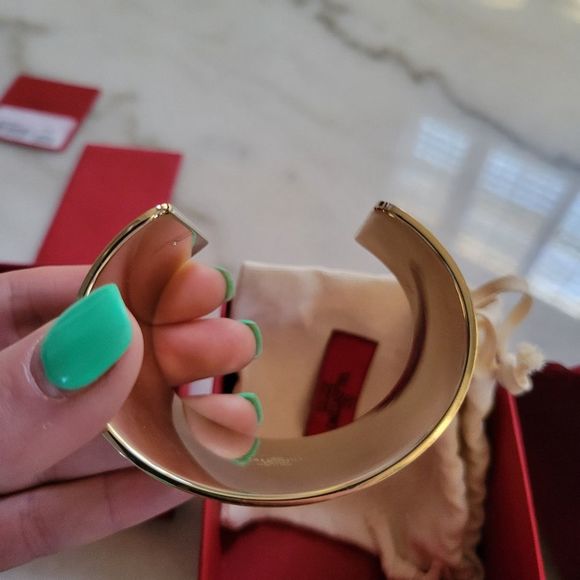 🆕️ VALENTINO Garavani Rockstud cuff stud bracelet Gift - Picture 15 of 16